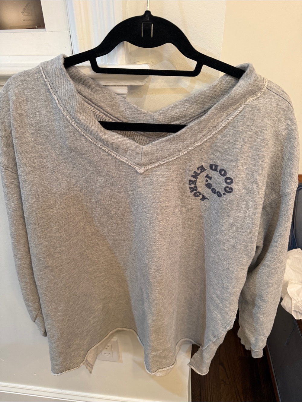 aerie Gray Cropped V‑Neck Sweatshirt with Navy Logo